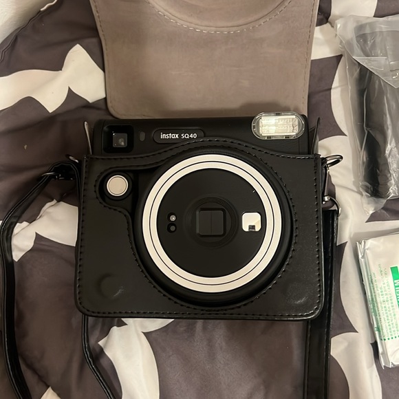 FUJIFILM INSTAX SQUARE SQ40 Instant Film Camera (Black) - Picture 9 of 10